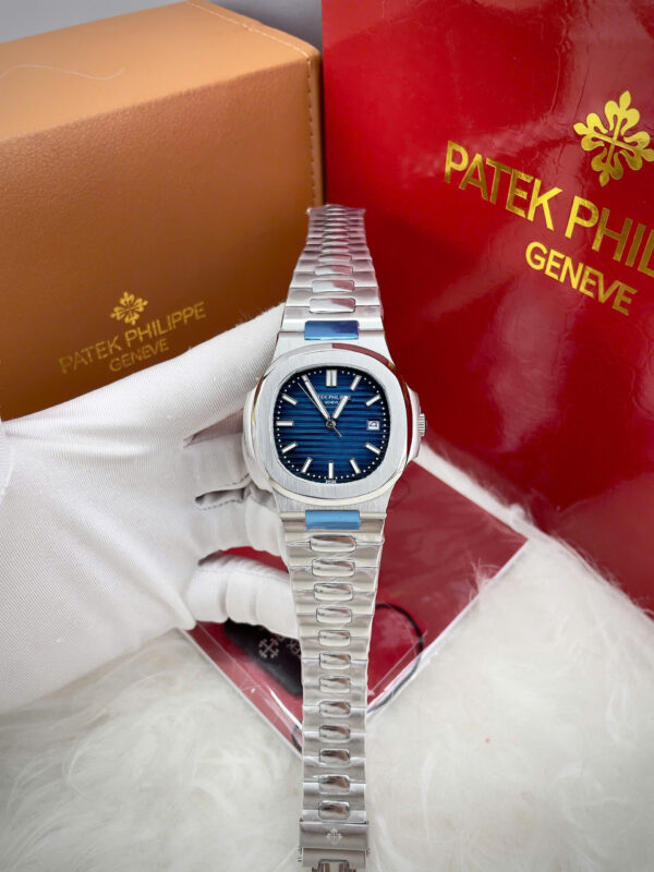 Patek Philippe NAUTILUS Automatic Blue Dial Unisex 40mm Watch