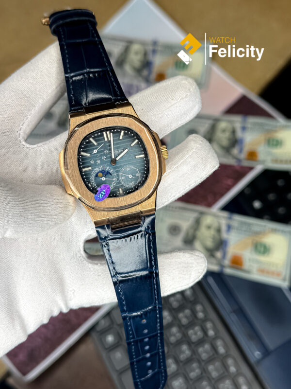 Patek Philippe Master Grade Replica Nautilus 5712 men's watch in blue, 40mm.