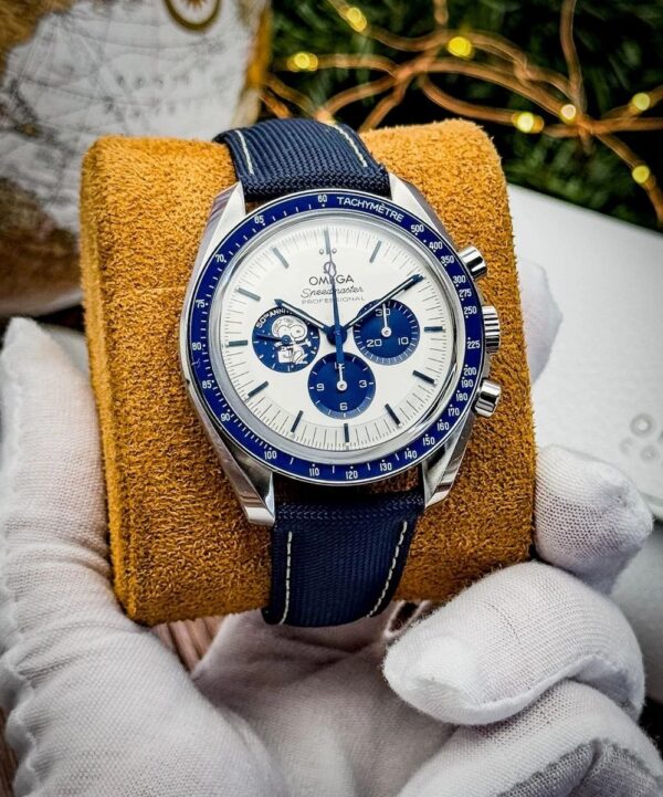 Omega Speedmaster “Silver Snoopy Award”