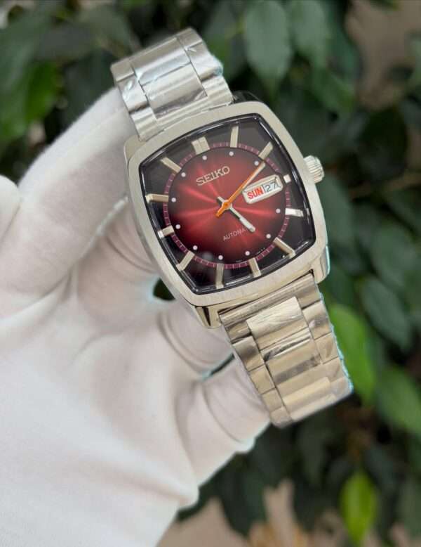 Seiko 5 Automatic TV-Case Style – Red Sunburst Dial