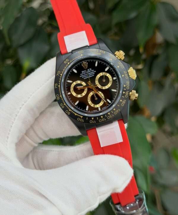 Rolex Daytona Style – Black Dial, Gold Accents & Red Rubber Strap
